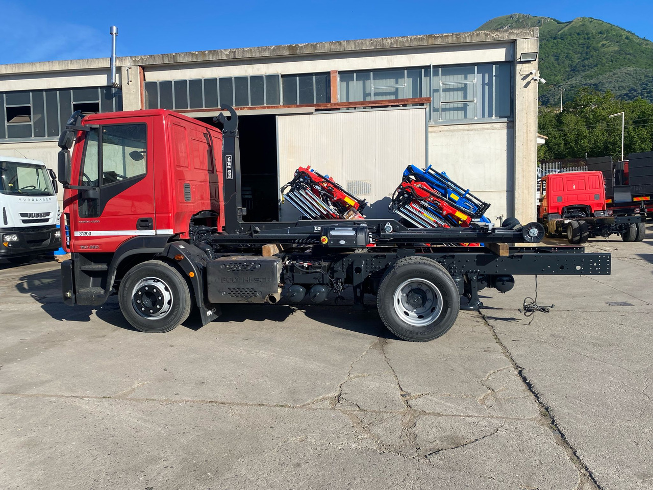 IVECO EUROCARGO 150-280 - شاحنة ذات الخطاف: صور 2 IVECO EUROCARGO 150-280 - شاحنة ذات الخطاف: صور 2