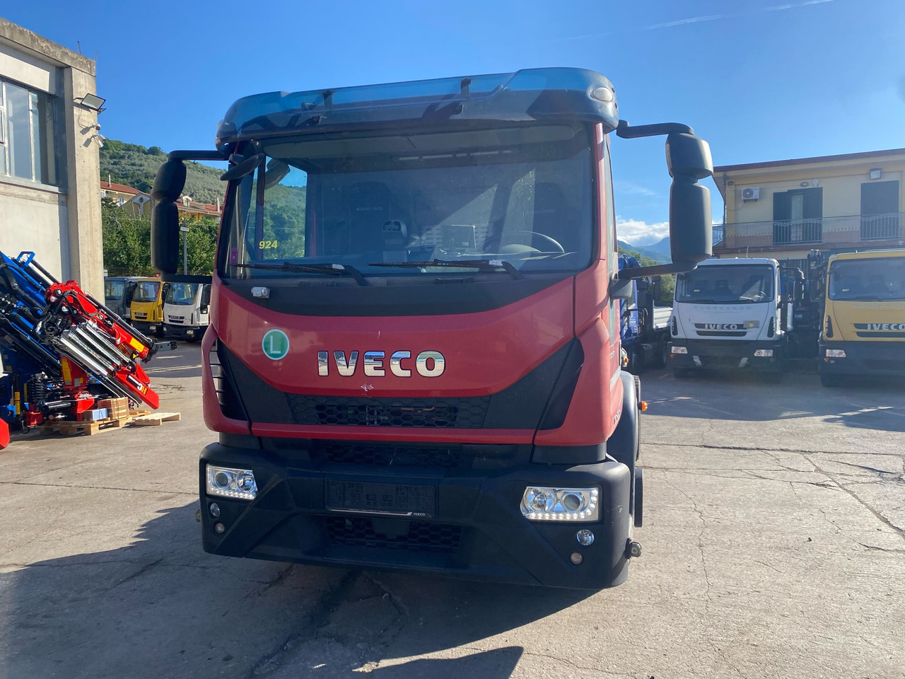 IVECO EUROCARGO 150-280 - شاحنة ذات الخطاف: صور 5 IVECO EUROCARGO 150-280 - شاحنة ذات الخطاف: صور 5