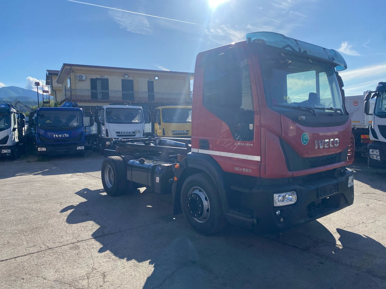شاحنة ذات الخطاف IVECO EUROCARGO 150-280: صور 8