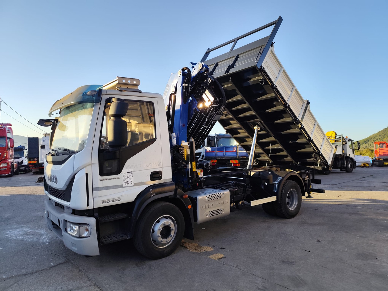 IVECO EUROCARGO 160-250 - شاحنة كرين, قلابات: صور 1 IVECO EUROCARGO 160-250 - شاحنة كرين, قلابات: صور 1