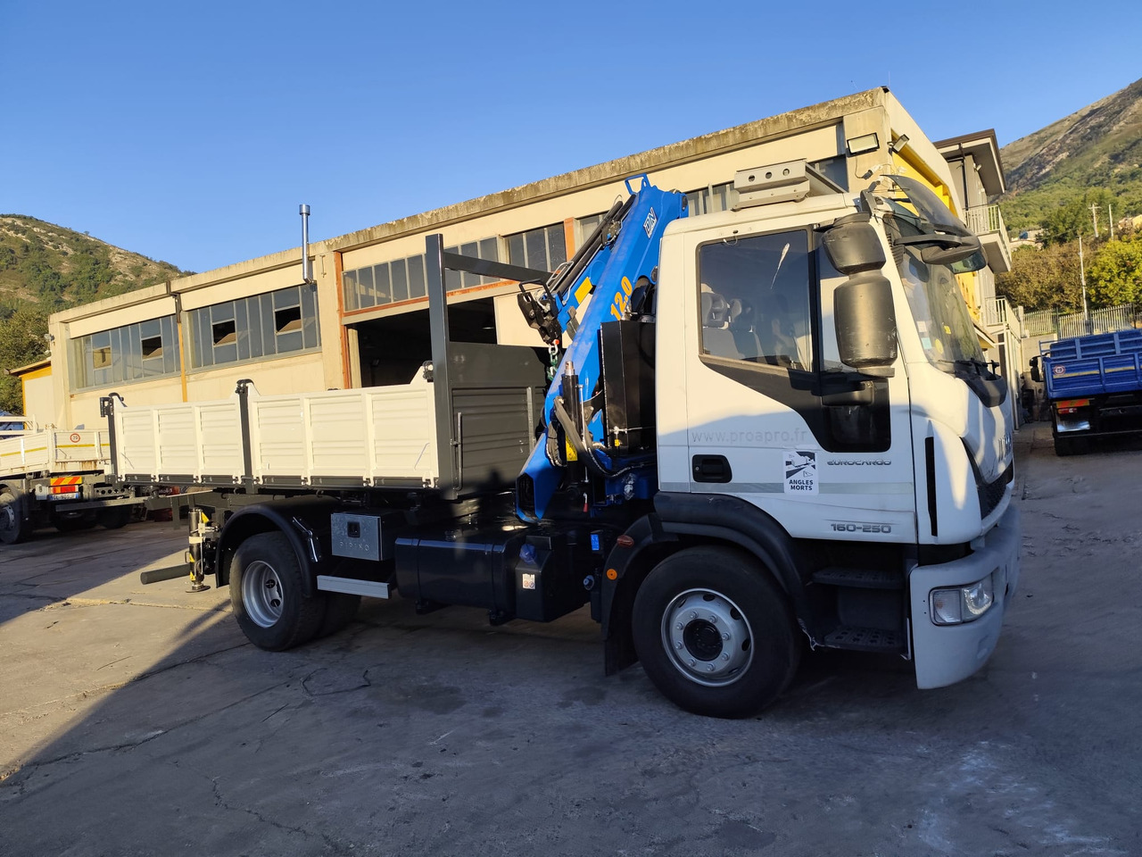 شاحنة كرين, قلابات IVECO EUROCARGO 160-250: صور 6