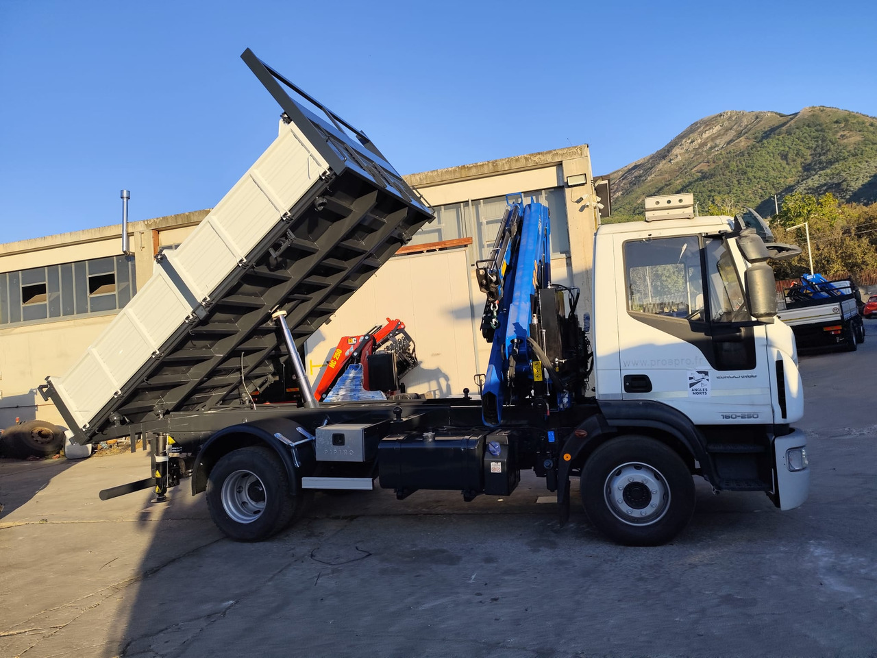 شاحنة كرين, قلابات IVECO EUROCARGO 160-250: صور 23