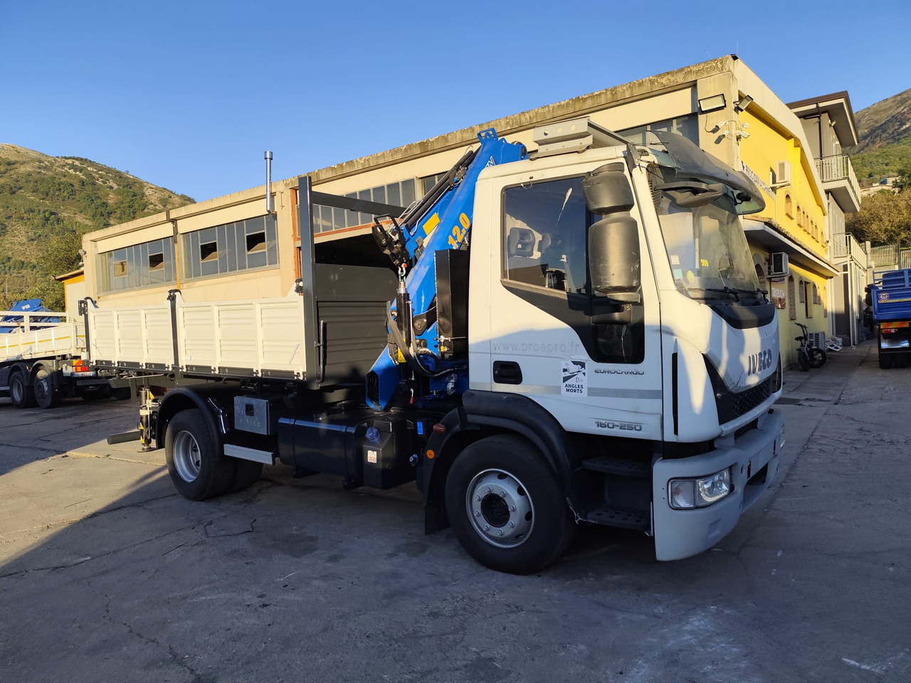 شاحنة كرين, قلابات IVECO EUROCARGO 160-250: صور 10