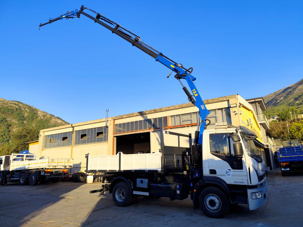 شاحنة كرين, قلابات IVECO EUROCARGO 160-250: صور 30