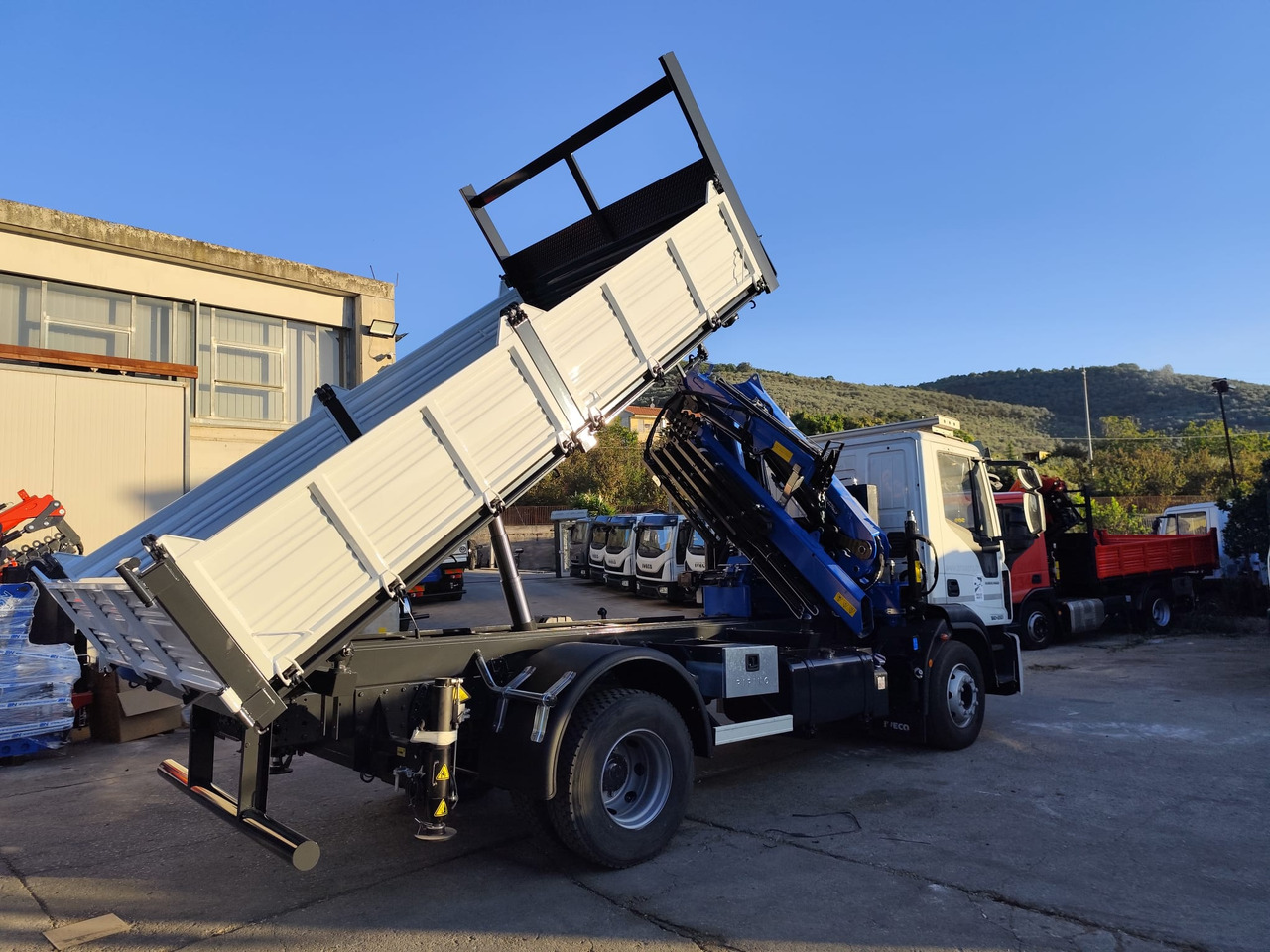 شاحنة كرين, قلابات IVECO EUROCARGO 160-250: صور 22