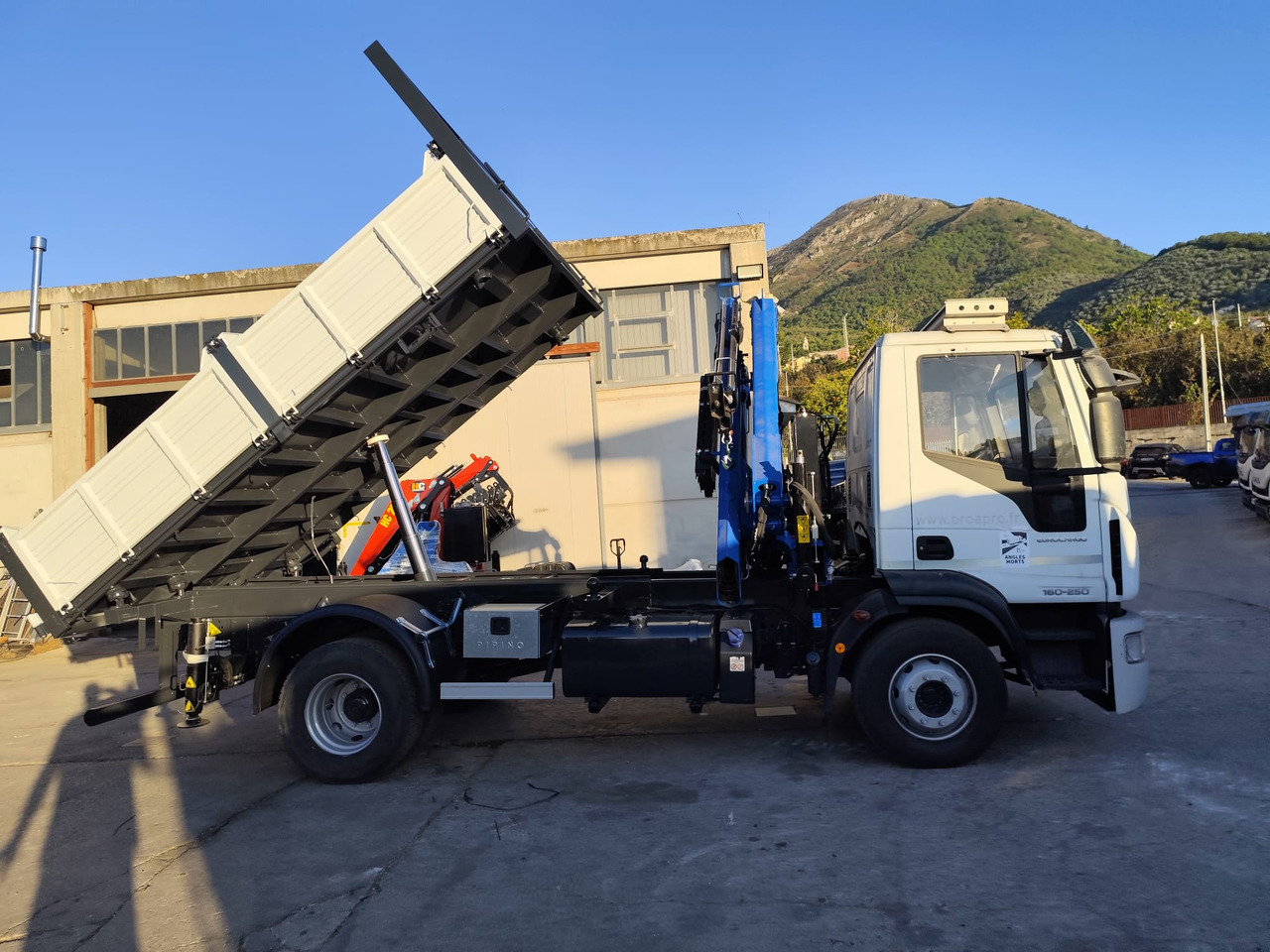 شاحنة كرين, قلابات IVECO EUROCARGO 160-250: صور 21