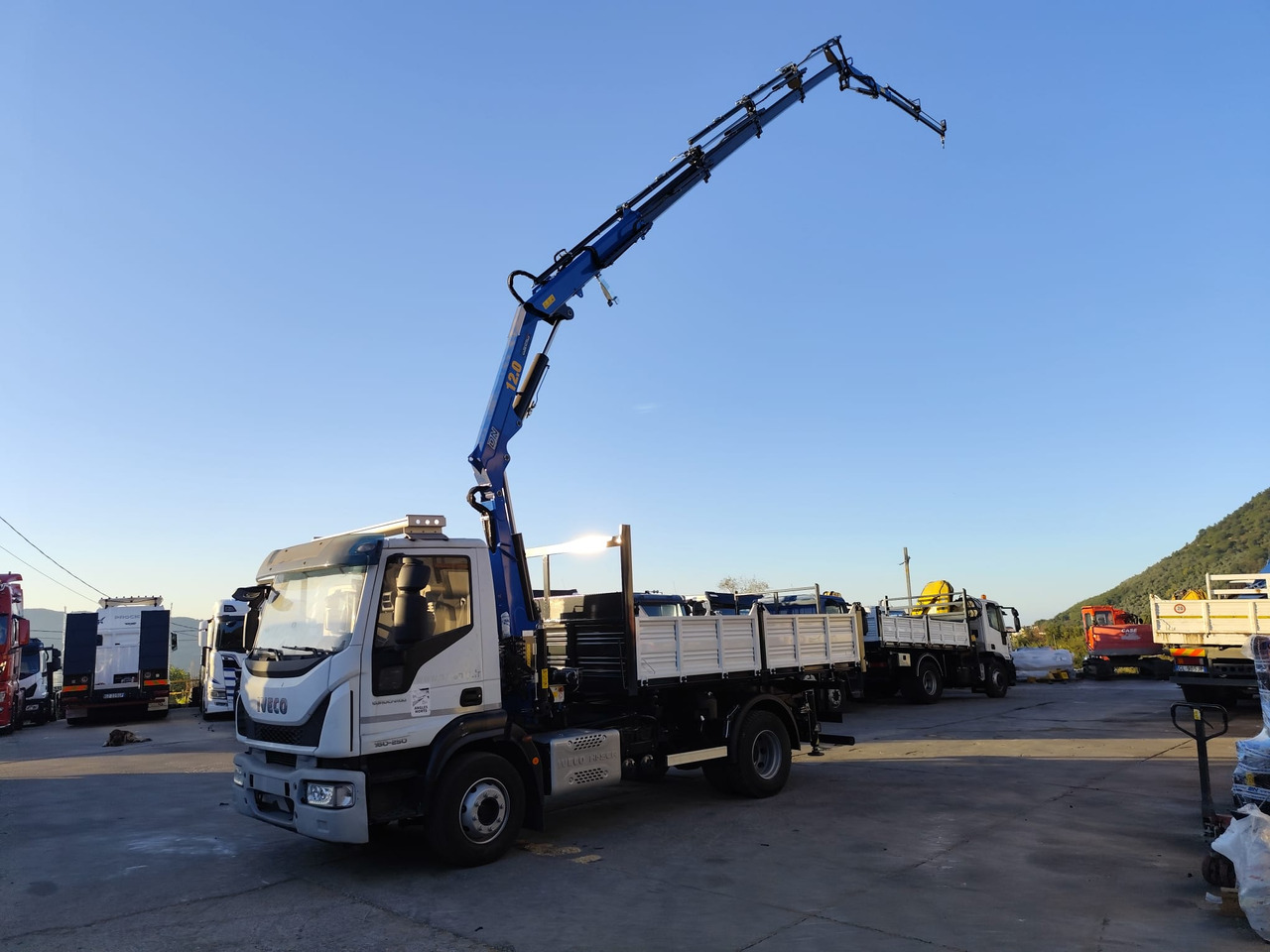 شاحنة كرين, قلابات IVECO EUROCARGO 160-250: صور 31