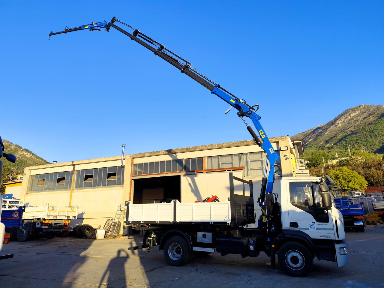 شاحنة كرين, قلابات IVECO EUROCARGO 160-250: صور 34