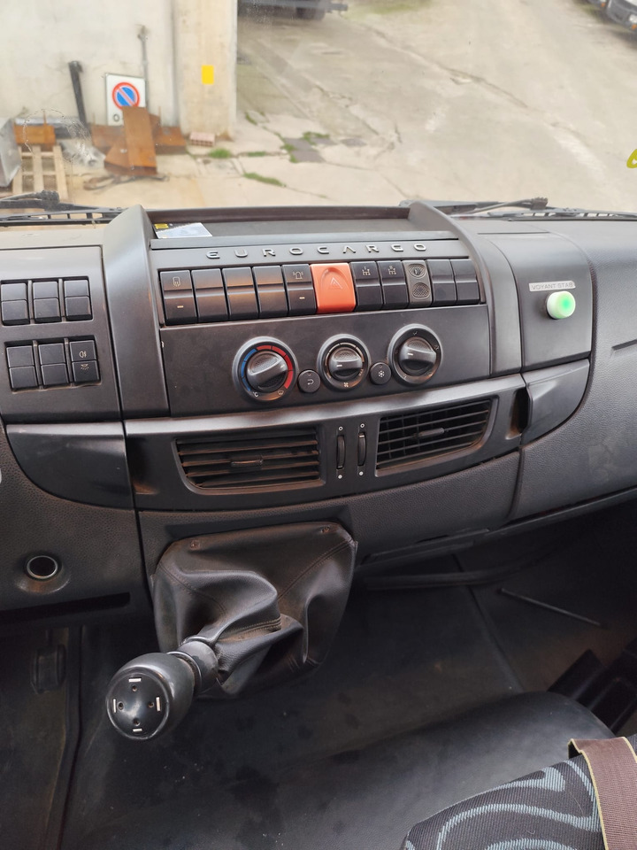 IVECO EUROCARGO 160E28 - شاحنة كرين: صور 4 IVECO EUROCARGO 160E28 - شاحنة كرين: صور 4