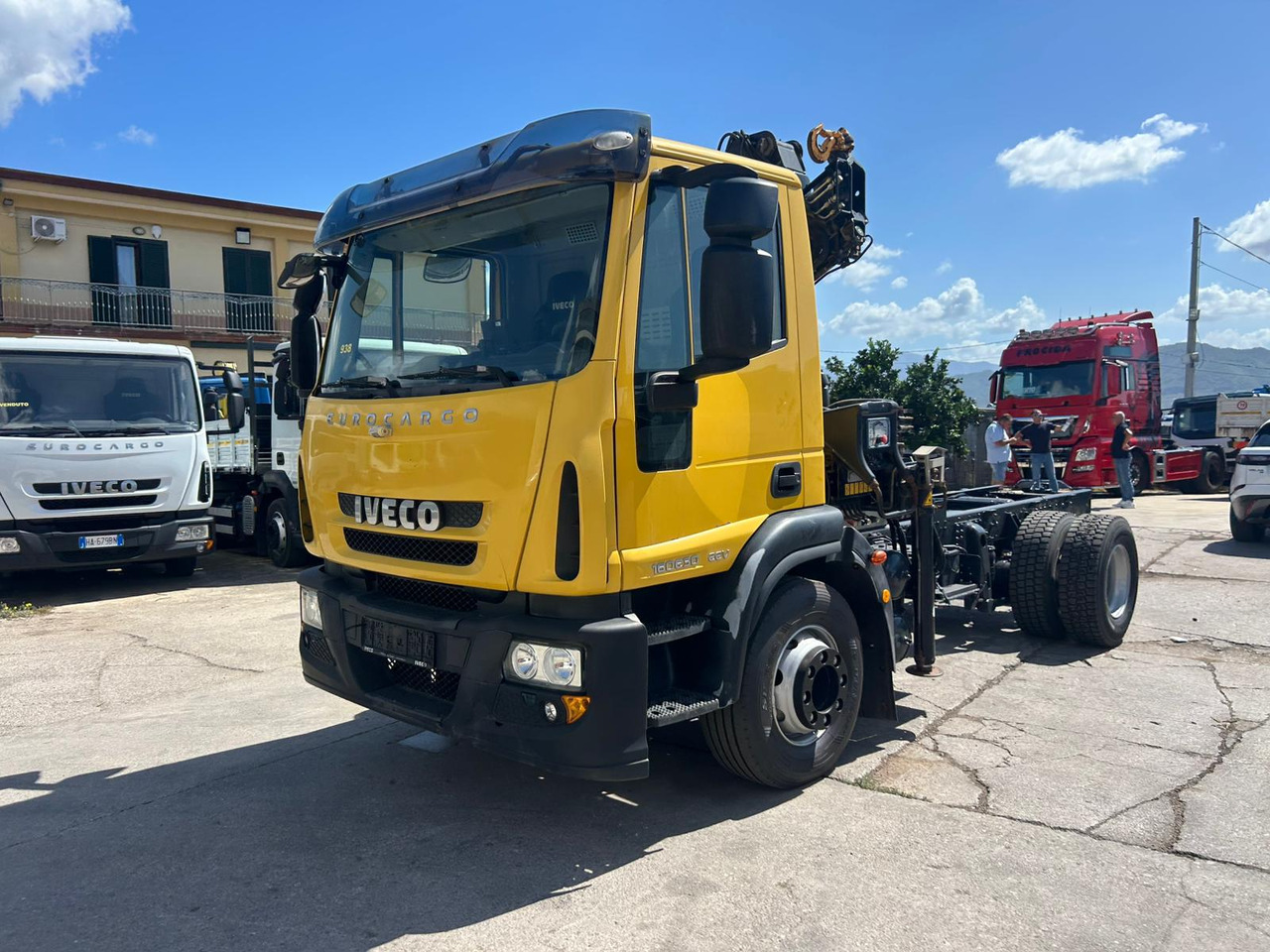 IVECO EUROCARGO 160E30 - شاحنة كرين: صور 1 IVECO EUROCARGO 160E30 - شاحنة كرين: صور 1