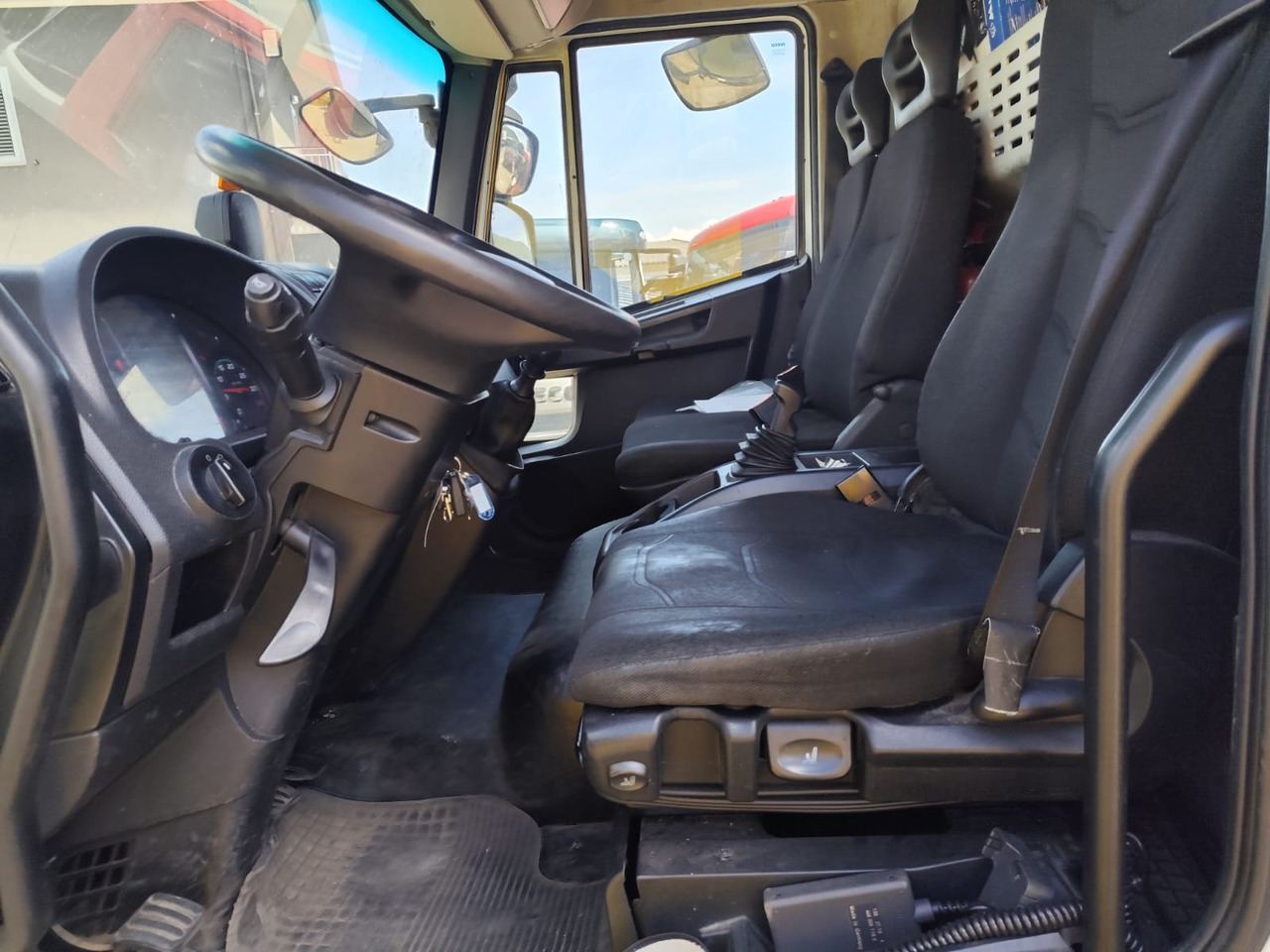 IVECO EUROCARGO 180-250 - الشاسيه شاحنة, شاحنة كرين: صور 3 IVECO EUROCARGO 180-250 - الشاسيه شاحنة, شاحنة كرين: صور 3