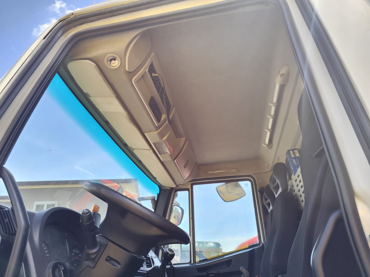IVECO EUROCARGO 180-250 - الشاسيه شاحنة, شاحنة كرين: صور 4 IVECO EUROCARGO 180-250 - الشاسيه شاحنة, شاحنة كرين: صور 4