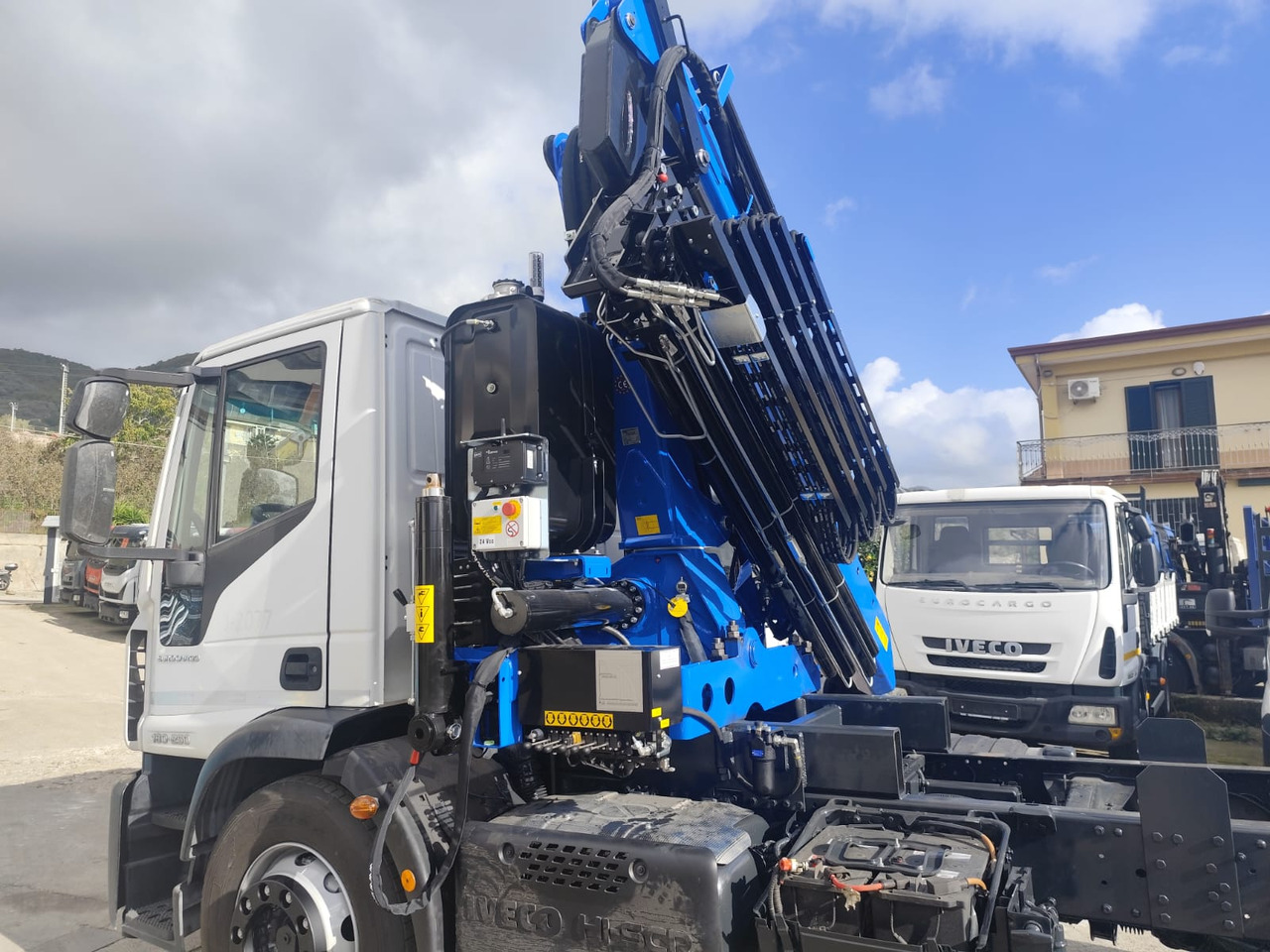 IVECO EUROCARGO 180-250 - شاحنة كرين, شاحنة كرين: صور 4 IVECO EUROCARGO 180-250 - شاحنة كرين, شاحنة كرين: صور 4