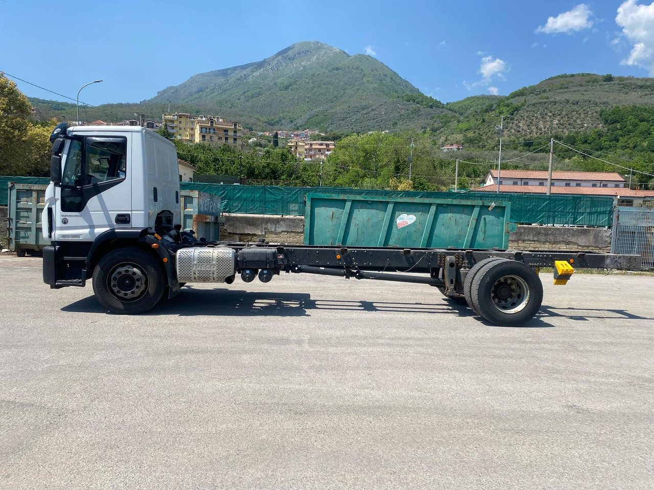 IVECO EUROCARGO 180-320 - الشاسيه شاحنة: صور 4 IVECO EUROCARGO 180-320 - الشاسيه شاحنة: صور 4