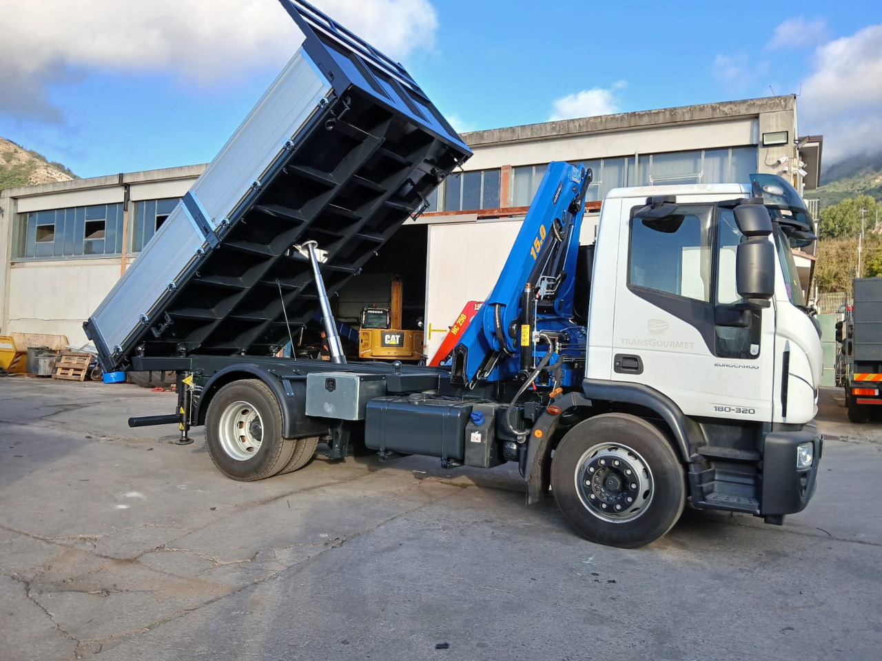 IVECO EUROCARGO 180-320 - شاحنة كرين: صور 1 IVECO EUROCARGO 180-320 - شاحنة كرين: صور 1