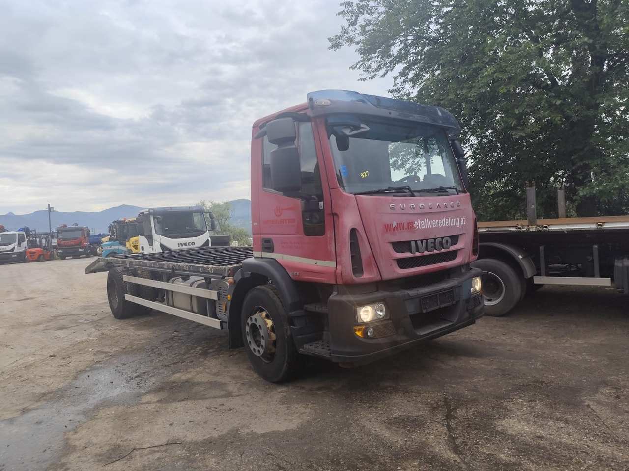 IVECO EUROCARGO 180E30 - شاحنات مسطحة: صور 1 IVECO EUROCARGO 180E30 - شاحنات مسطحة: صور 1