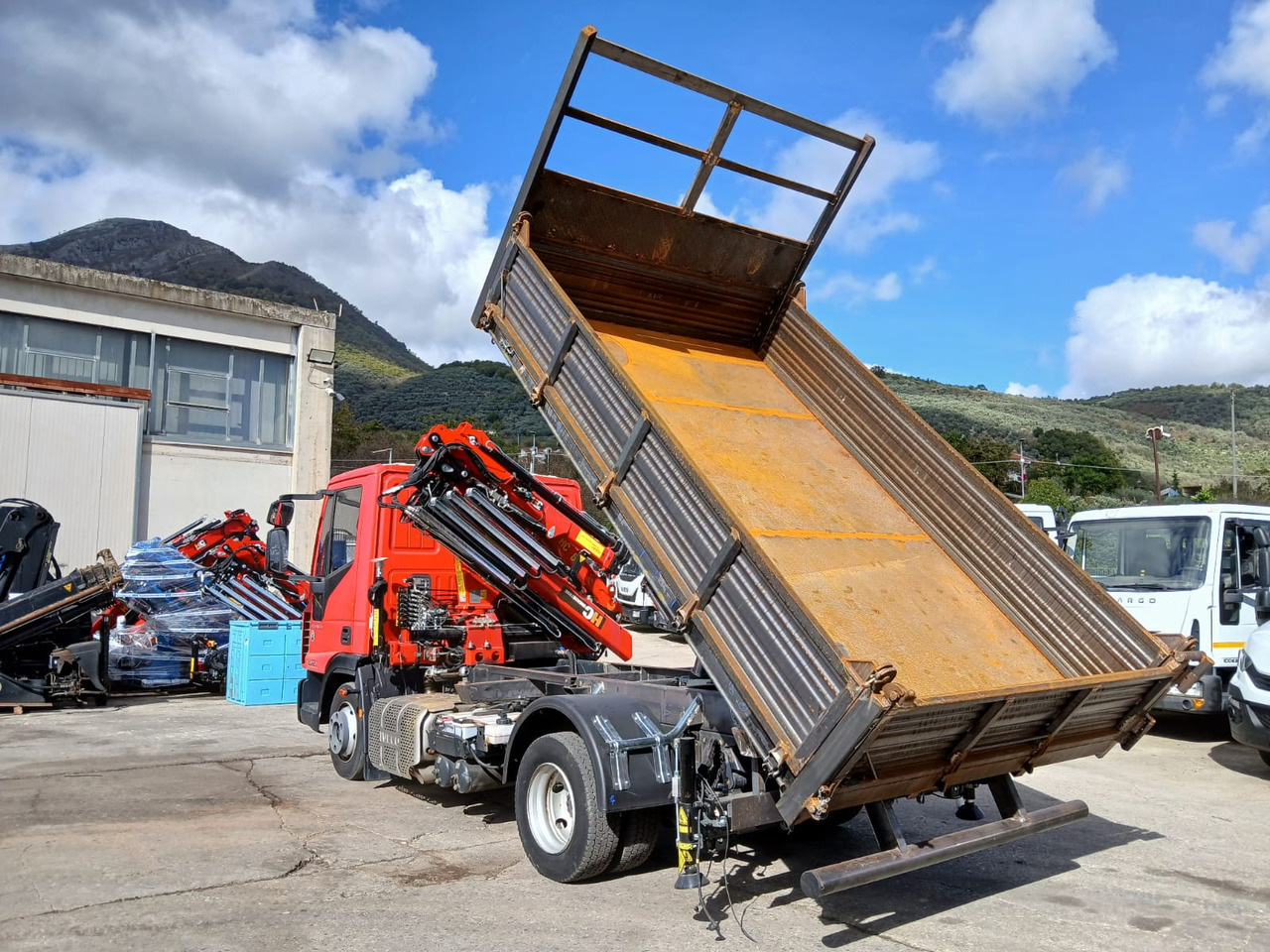 IVECO EUROCARGO 80-190 - شاحنة كرين: صور 4 IVECO EUROCARGO 80-190 - شاحنة كرين: صور 4