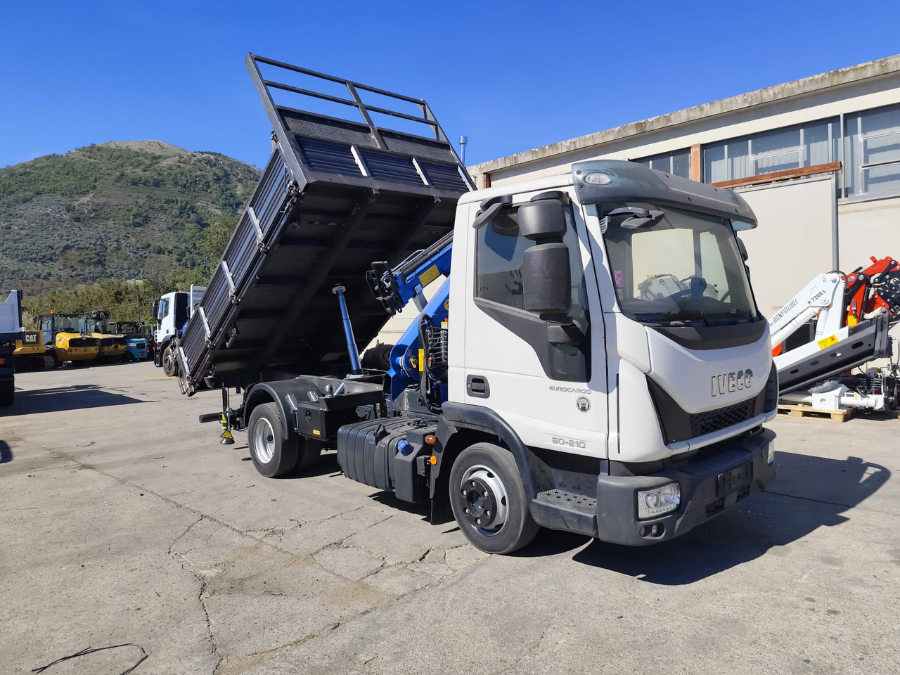 IVECO EUROCARGO 80-210 - شاحنة كرين, قلابات: صور 4 IVECO EUROCARGO 80-210 - شاحنة كرين, قلابات: صور 4