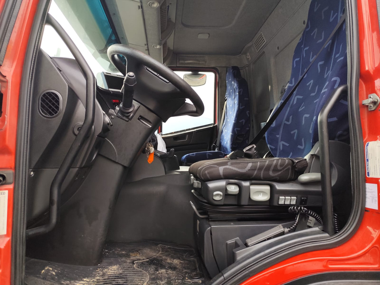 IVECO STRALIS 190S31 - شاحنة ذات الخطاف: صور 3 IVECO STRALIS 190S31 - شاحنة ذات الخطاف: صور 3