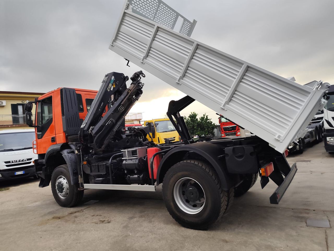 IVECO TRAKKER 190T36 - شاحنة كرين, قلابات: صور 4 IVECO TRAKKER 190T36 - شاحنة كرين, قلابات: صور 4