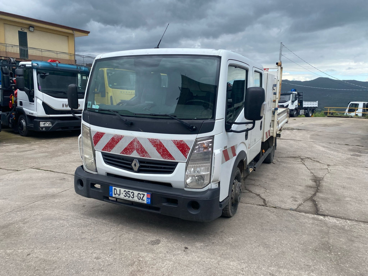 RENAULT MAXITY 140 DXI - شاحنات مسطحة: صور 1 RENAULT MAXITY 140 DXI - شاحنات مسطحة: صور 1