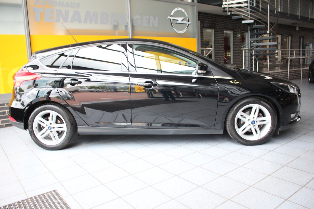Ford Focus Titanium Automatik Navi Kamera Schiebedach - سيارة: صور 3 Ford Focus Titanium Automatik Navi Kamera Schiebedach - سيارة: صور 3