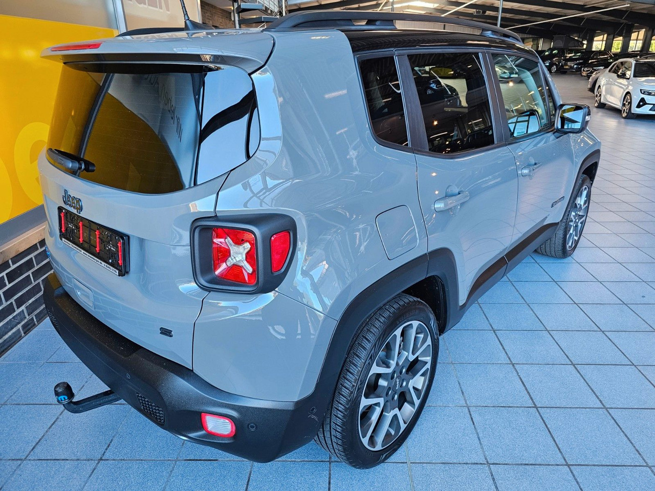 Jeep Renegade S Plug-In-Hybrid 4xe Kamera LED ACC AHK - سيارة دفع رباعي: صور 2 Jeep Renegade S Plug-In-Hybrid 4xe Kamera LED ACC AHK - سيارة دفع رباعي: صور 2