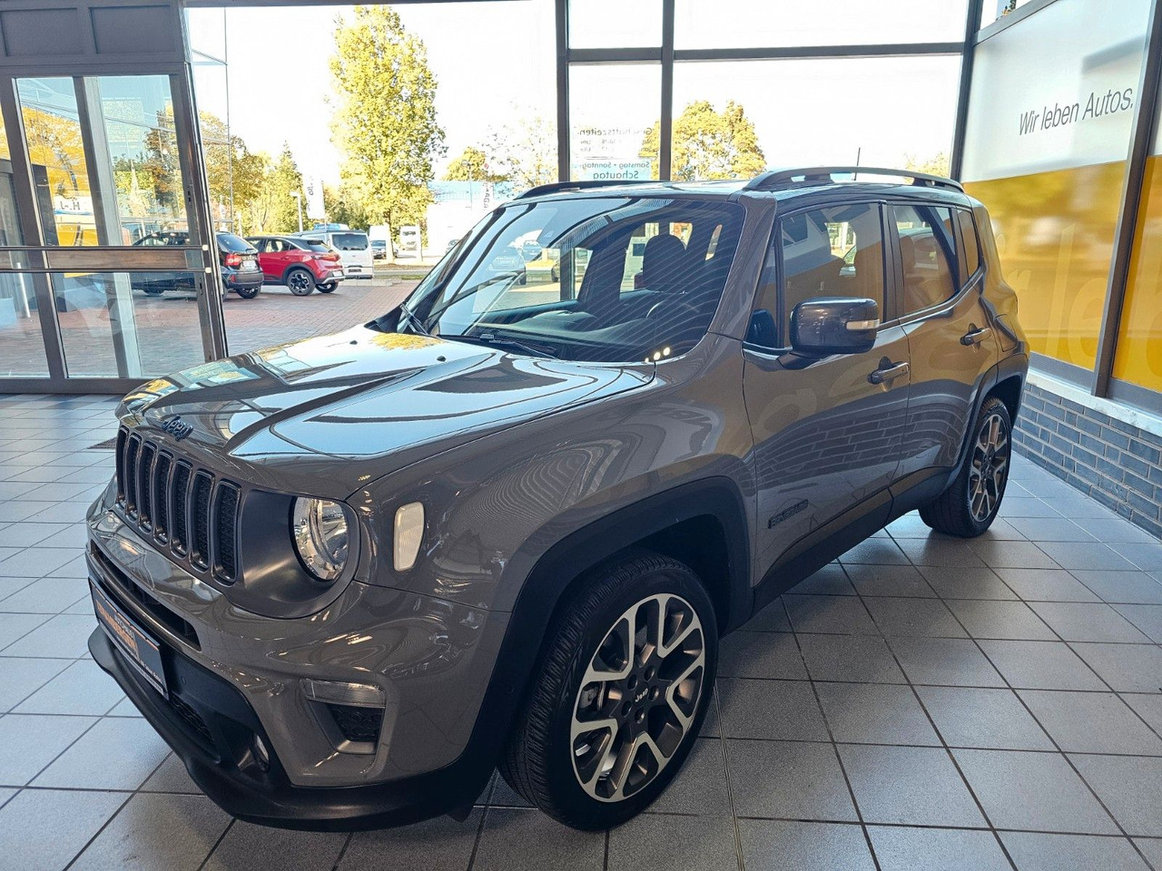 Jeep Renegade S Plug-In-Hybrid 4xe Kamera LED ACC AHK - سيارة دفع رباعي: صور 4 Jeep Renegade S Plug-In-Hybrid 4xe Kamera LED ACC AHK - سيارة دفع رباعي: صور 4