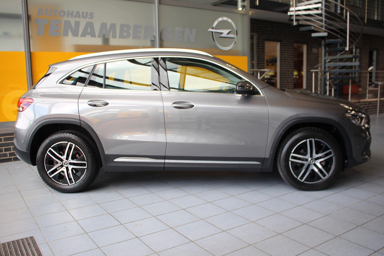 Mercedes-Benz GLA 180 Progressive Navi LED Kamera - سيارة دفع رباعي: صور 3 Mercedes-Benz GLA 180 Progressive Navi LED Kamera - سيارة دفع رباعي: صور 3