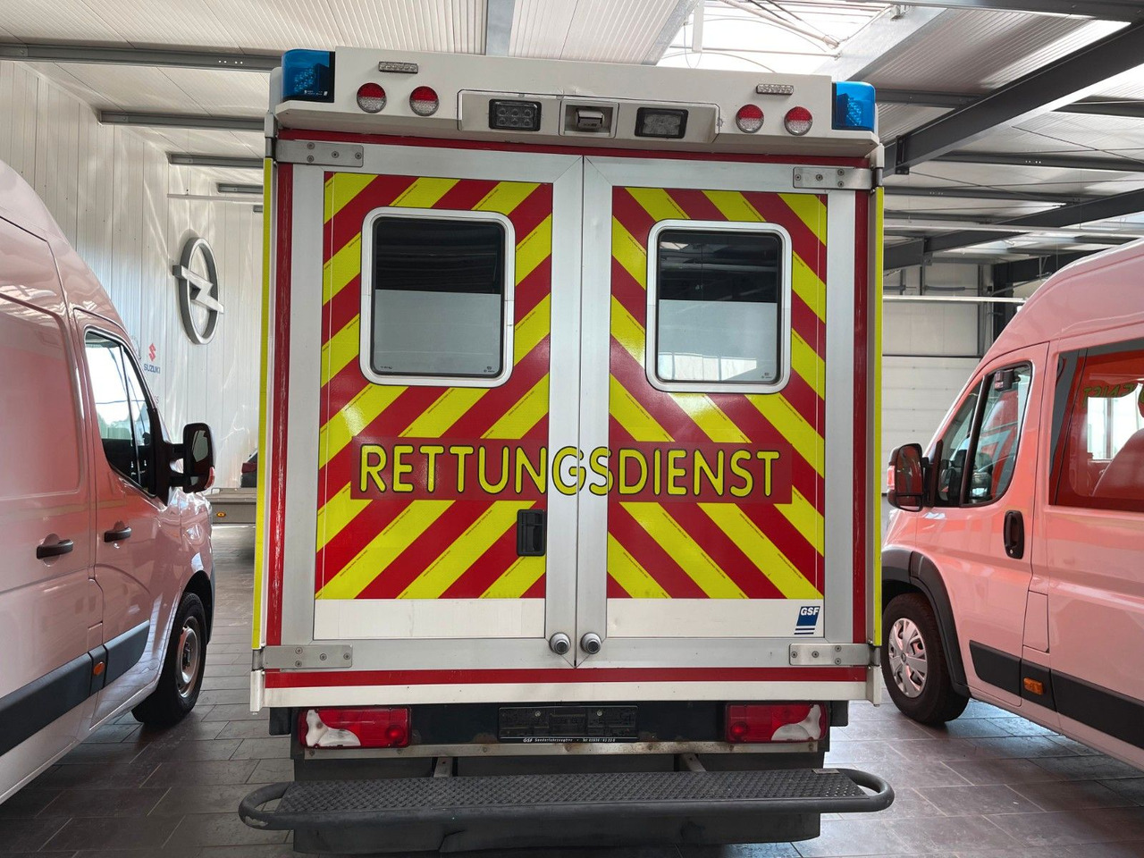 Mercedes-Benz Sprinter II Rettungswagen 519 CDI - سيارة: صور 3 Mercedes-Benz Sprinter II Rettungswagen 519 CDI - سيارة: صور 3