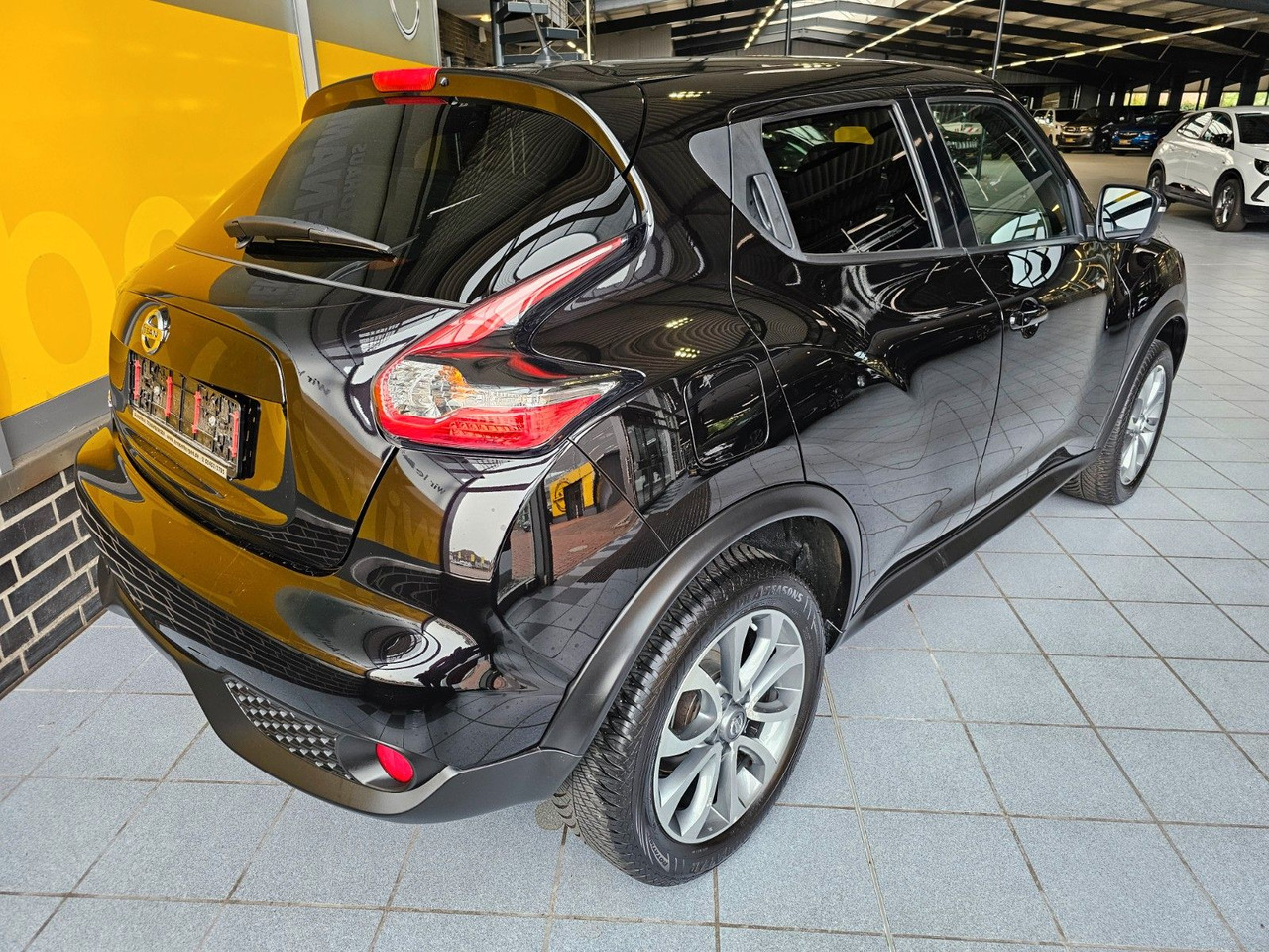 Nissan Juke 1.2 DIG-T 360 / Navi / Ganzjahresreifen - سيارة دفع رباعي: صور 4 Nissan Juke 1.2 DIG-T 360 / Navi / Ganzjahresreifen - سيارة دفع رباعي: صور 4