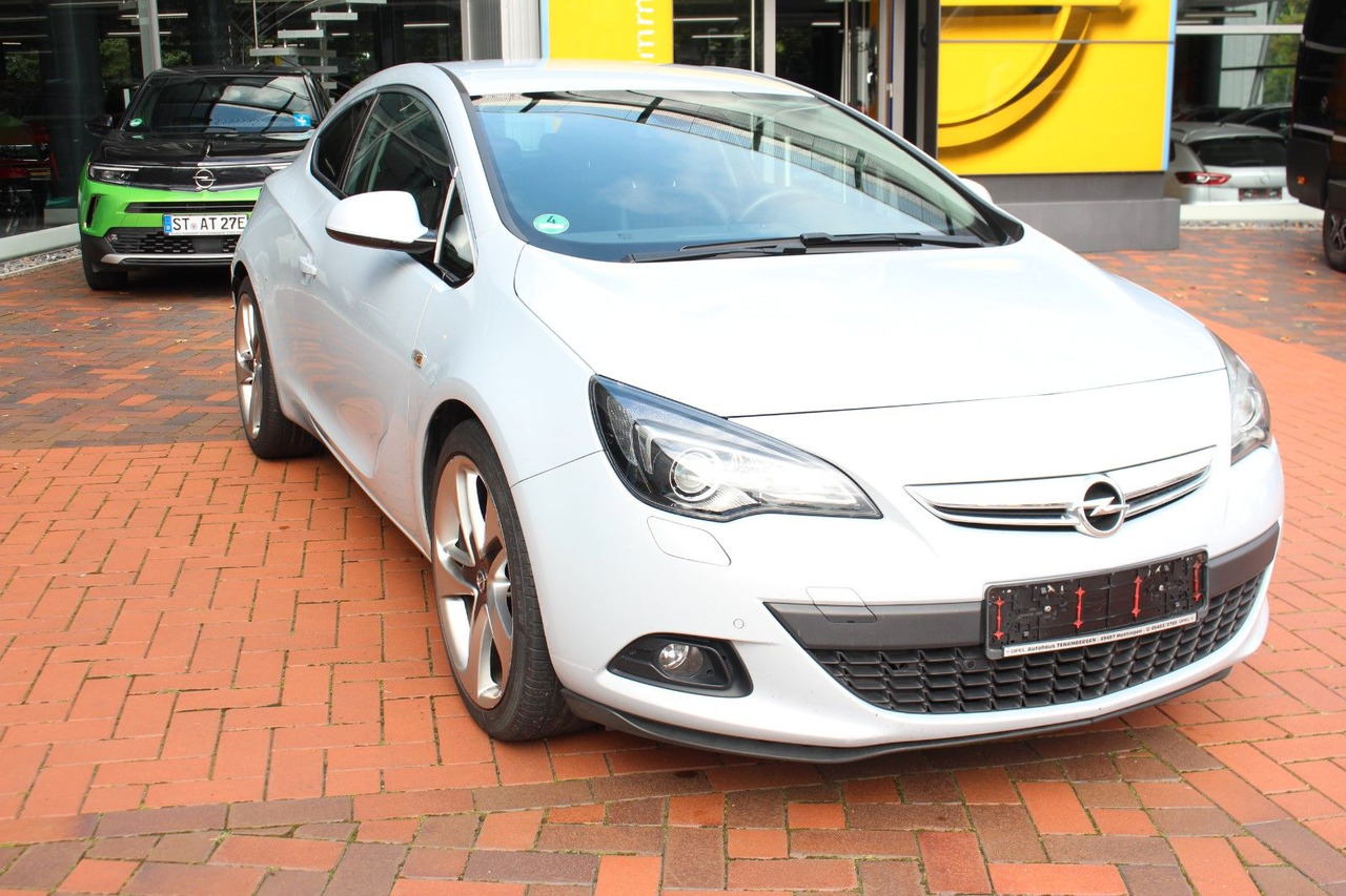 Opel Astra J GTC Innovation - هاتشباك: صور 4 Opel Astra J GTC Innovation - هاتشباك: صور 4