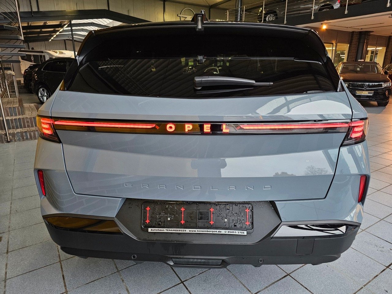 Opel Grandland 1.2 48V Mild-Hybrid 360°Kamera ACC AHK - سيارة دفع رباعي: صور 5 Opel Grandland 1.2 48V Mild-Hybrid 360°Kamera ACC AHK - سيارة دفع رباعي: صور 5
