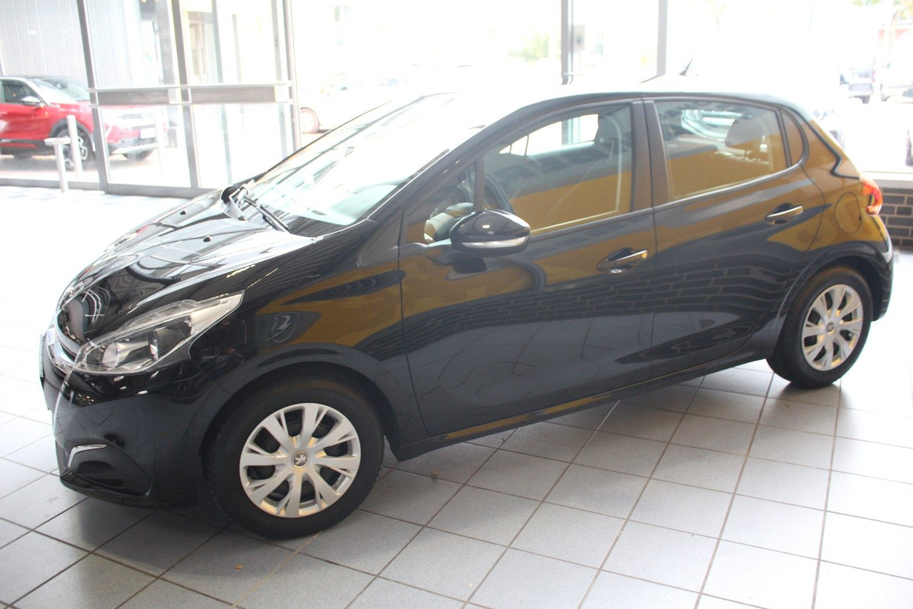 Peugeot 208 Active Klima PDC Sitzheizung Bluetooth - سيدان: صور 5 Peugeot 208 Active Klima PDC Sitzheizung Bluetooth - سيدان: صور 5