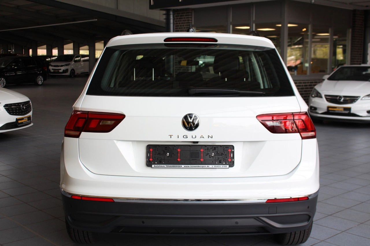 سيارة دفع رباعي Volkswagen Tiguan Life DSG LED Kamera Navi AHK ACC: صور 7