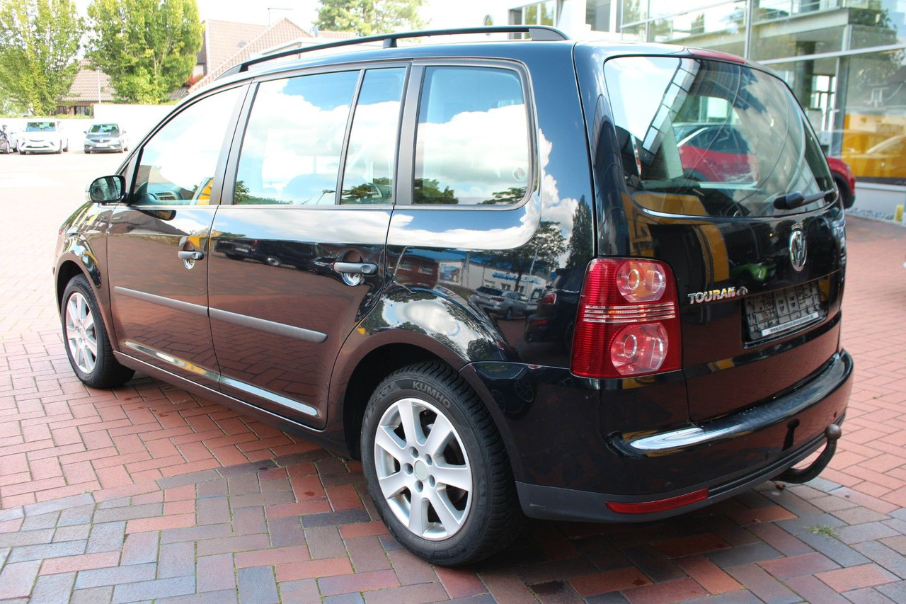 Volkswagen Touran Conceptline AHK 7 Sitze - ميكروباص: صور 4 Volkswagen Touran Conceptline AHK 7 Sitze - ميكروباص: صور 4