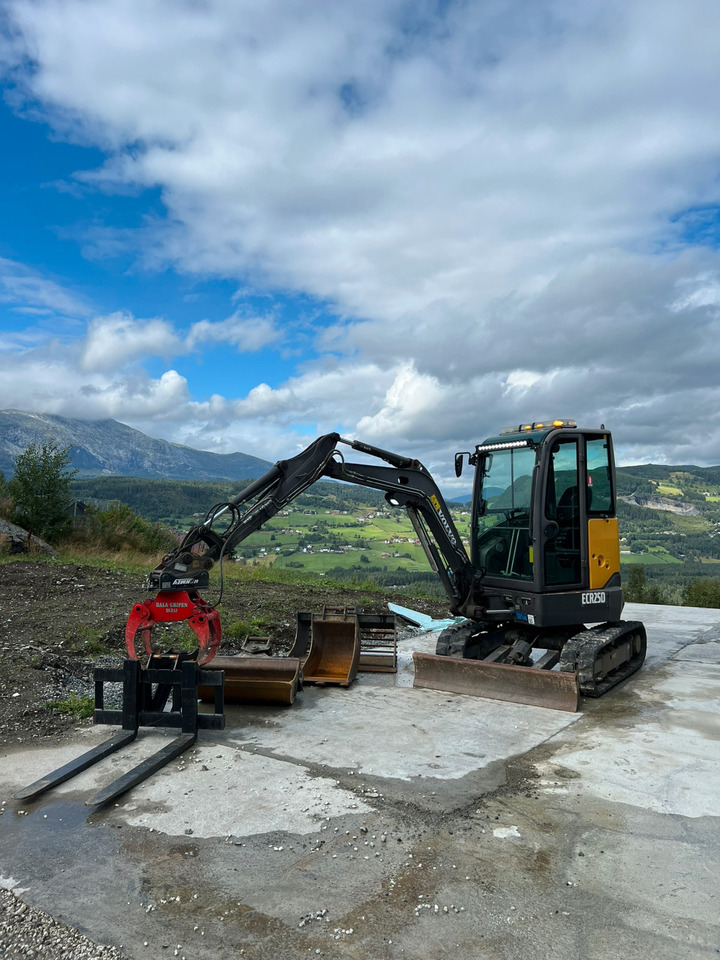 Volvo ECR25D - حفارة: صور 1 Volvo ECR25D - حفارة: صور 1