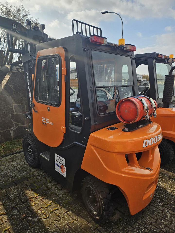 Doosan G25GP - رافعة شوكية تعمل بالغاز: صور 2 Doosan G25GP - رافعة شوكية تعمل بالغاز: صور 2