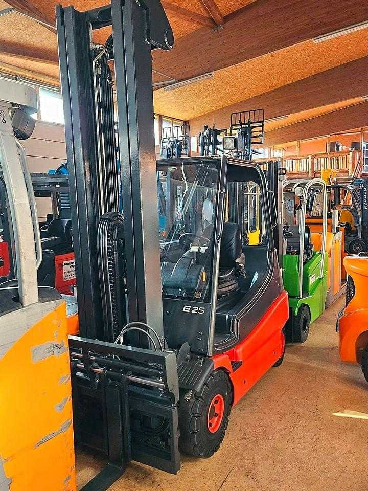 رافعة شوكية كهربائية Linde E25: صور 8