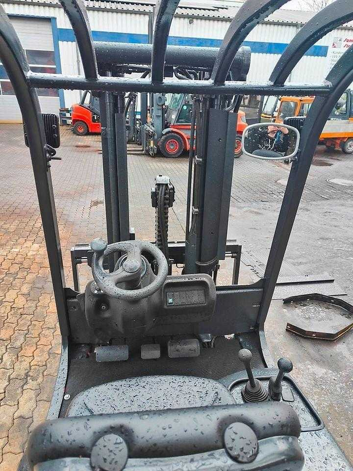 Linde H20T-03 - رافعة شوكية تعمل بالغاز: صور 4 Linde H20T-03 - رافعة شوكية تعمل بالغاز: صور 4