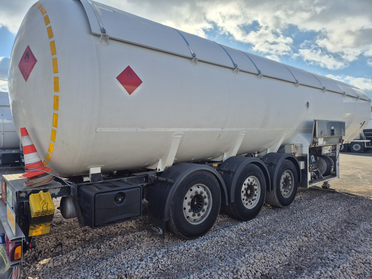 BC-LDS NCG-48 LPG/ GPL/ PROPANE/ wynajem - نصف مقطورة صهريج: صور 2 BC-LDS NCG-48 LPG/ GPL/ PROPANE/ wynajem - نصف مقطورة صهريج: صور 2