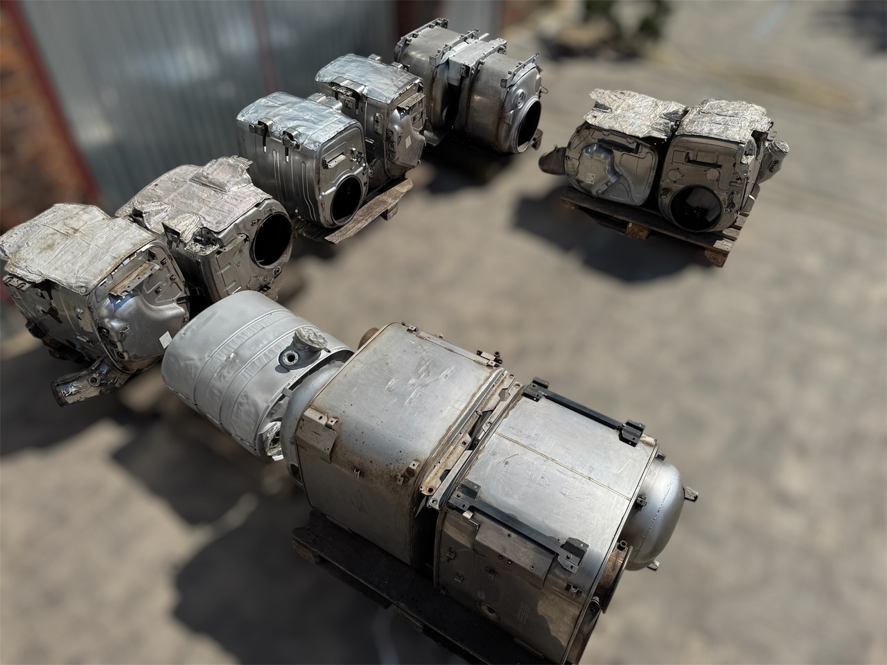 Catalyst exhaust SCR DPF DOC DAF MAN VOLVO SCANIA RENAULT XF 106 XG XG+ TGX TGS FH13 - محول حفزي: صور 3 Catalyst exhaust SCR DPF DOC DAF MAN VOLVO SCANIA RENAULT XF 106 XG XG+ TGX TGS FH13 - محول حفزي: صور 3