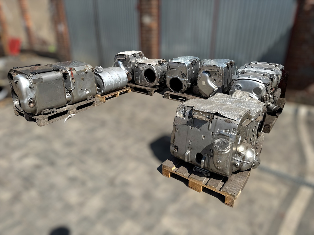 Catalyst exhaust SCR DPF DOC DAF MAN VOLVO SCANIA RENAULT XF 106 XG XG+ TGX TGS FH13 - محول حفزي: صور 2 Catalyst exhaust SCR DPF DOC DAF MAN VOLVO SCANIA RENAULT XF 106 XG XG+ TGX TGS FH13 - محول حفزي: صور 2