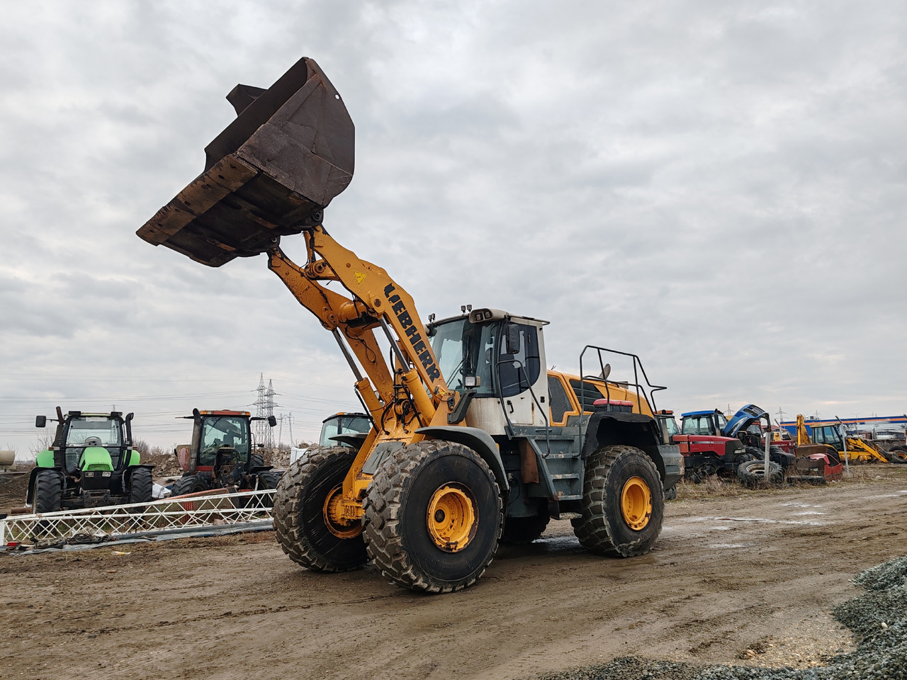 Liebherr L576 2plus2 - اللودر بعجل: صور 1 Liebherr L576 2plus2 - اللودر بعجل: صور 1