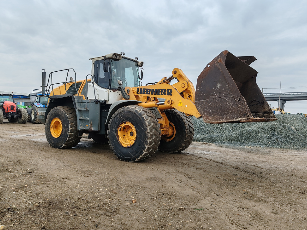 Liebherr L576 2plus2 - اللودر بعجل: صور 1 Liebherr L576 2plus2 - اللودر بعجل: صور 1