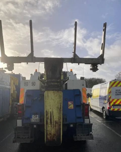 Volvo FL10 - سيارة السحب للتصليح: صور 4 Volvo FL10 - سيارة السحب للتصليح: صور 4