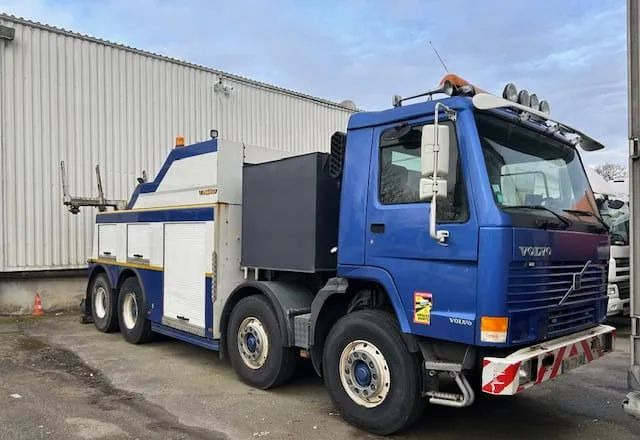 Volvo FL10 - سيارة السحب للتصليح: صور 2 Volvo FL10 - سيارة السحب للتصليح: صور 2
