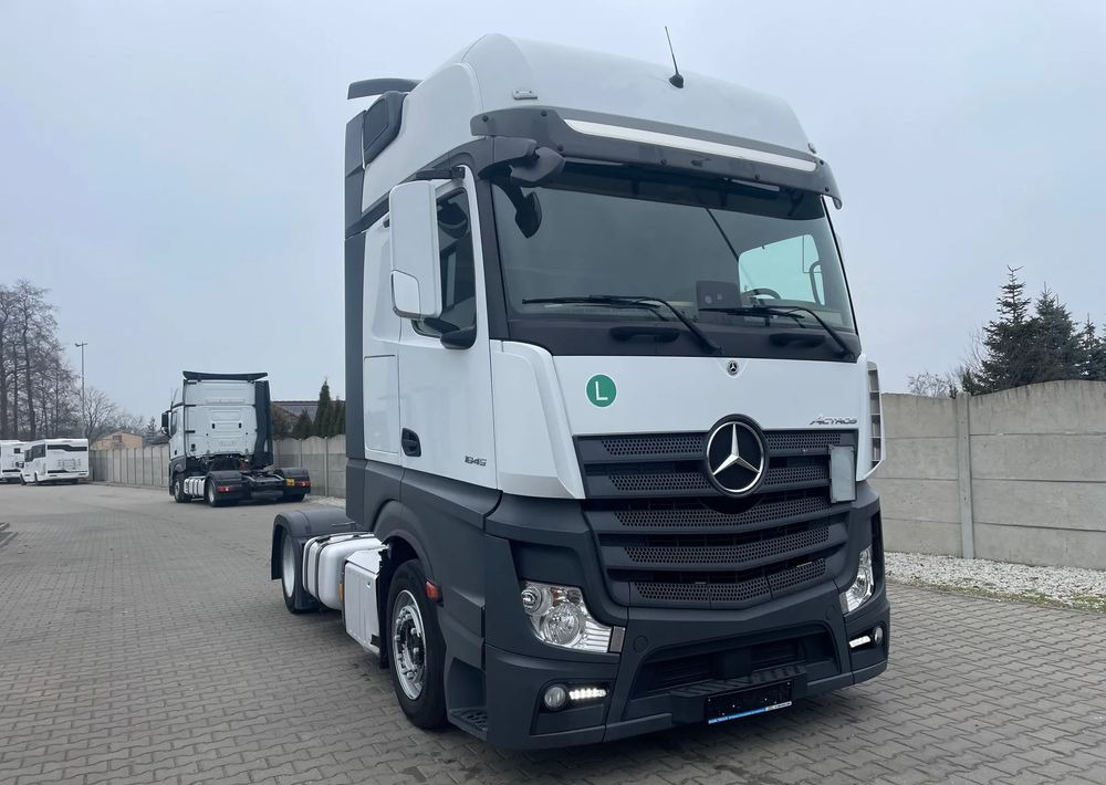 Mercedes-Benz ACTROS 1845, Mega, Gigaspace, Salonka! - شاحنة جرار: صور 2 Mercedes-Benz ACTROS 1845, Mega, Gigaspace, Salonka! - شاحنة جرار: صور 2