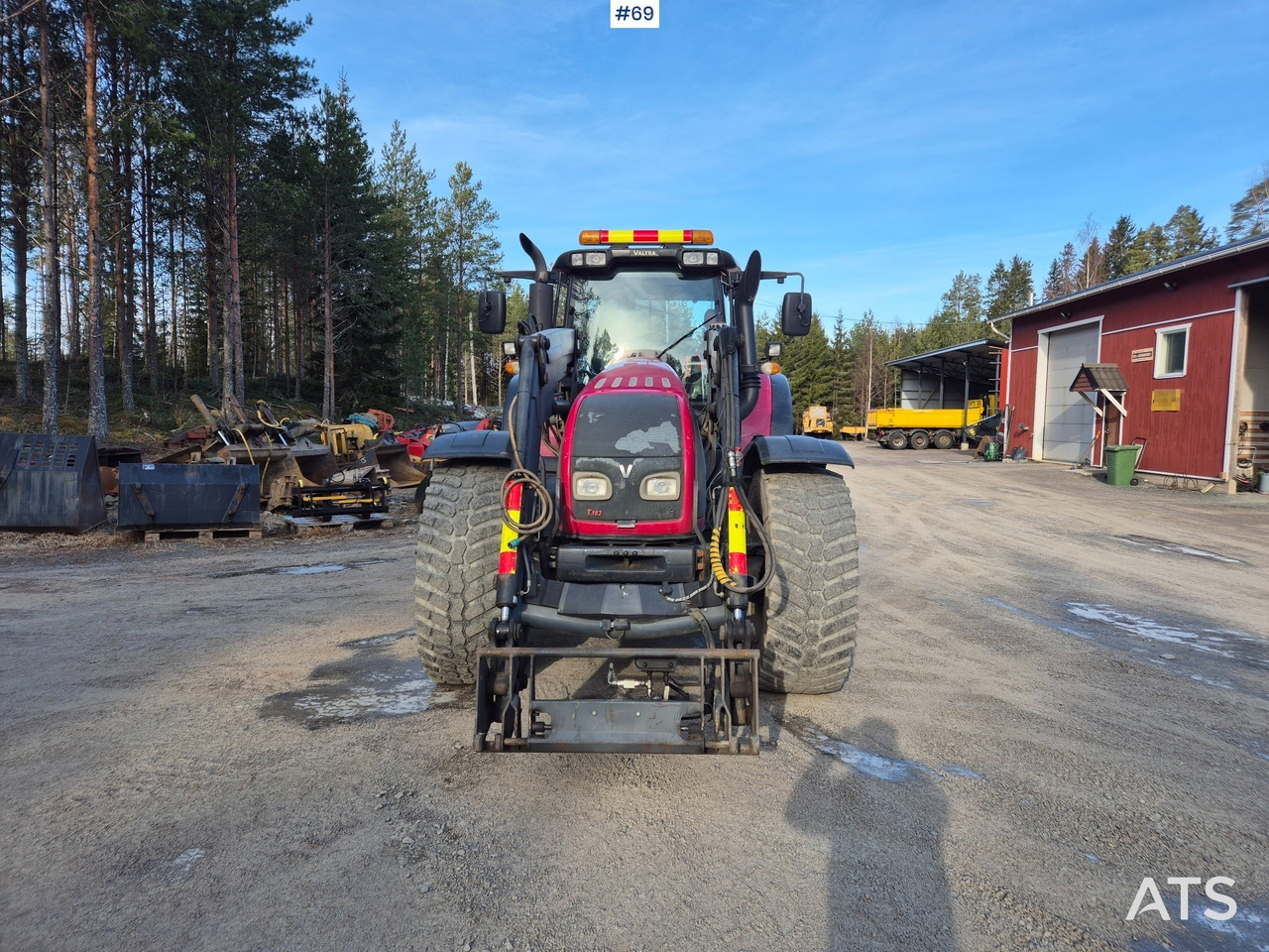 جرار Valtra T182: صور 7 جرار Valtra T182: صور 7