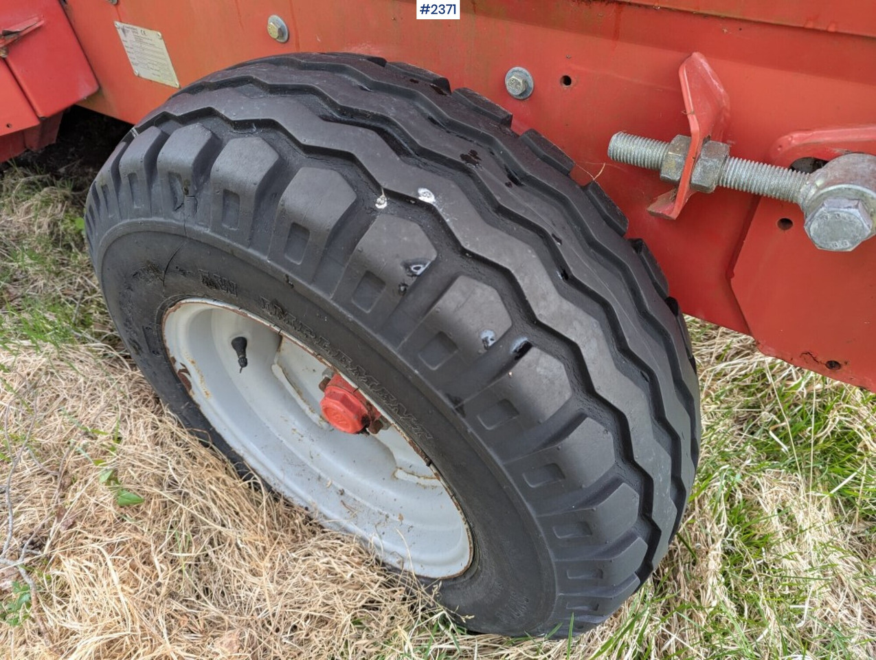 معدات القش Bale cutter / Feed shredder Kverneland Taarup 853: صور 10